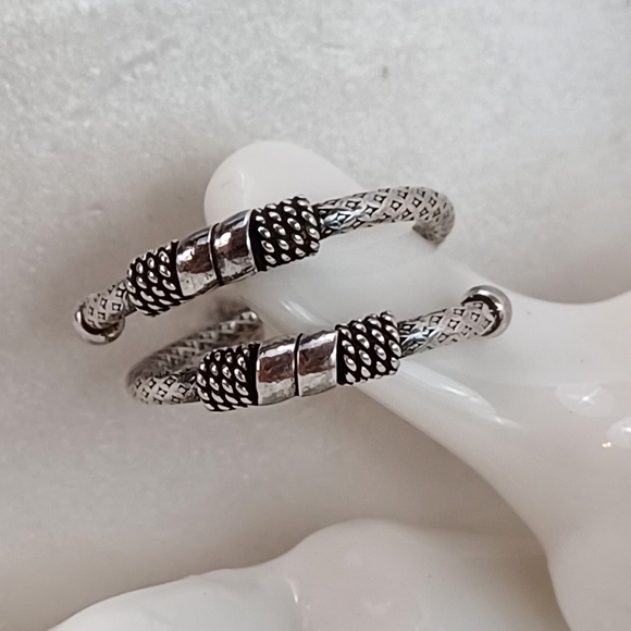 Sterling Silver Women’s Sz 8 Ring - Picture 2 of 7